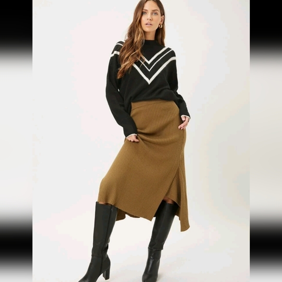 Wool-blend Asymmetrical knit skirt - Picture 7 of 9